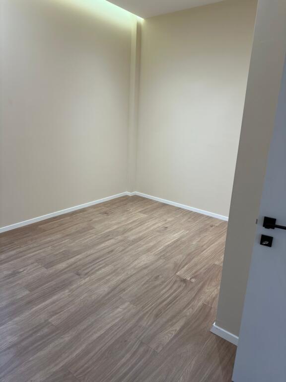 Shitet apartament 1+1 prane kompleksit Mangalem 21