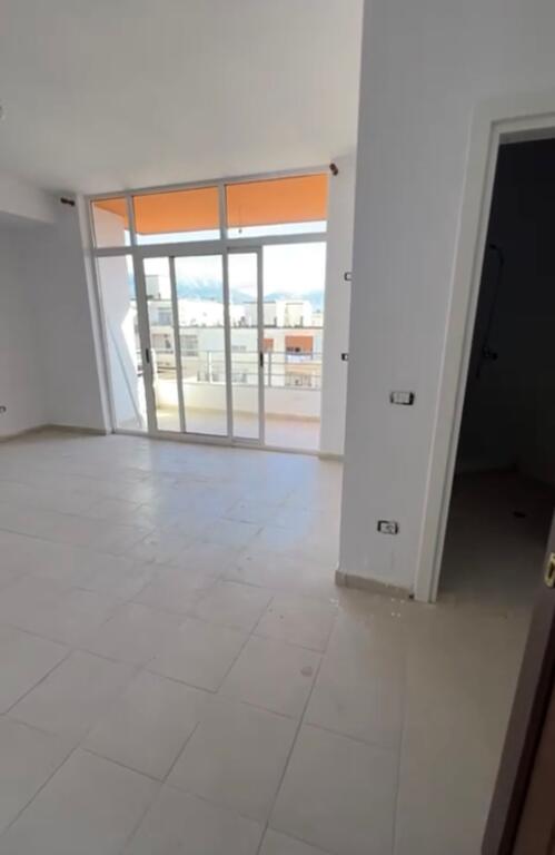 Garsoniere dhe Verande 49+181 m ne Astir