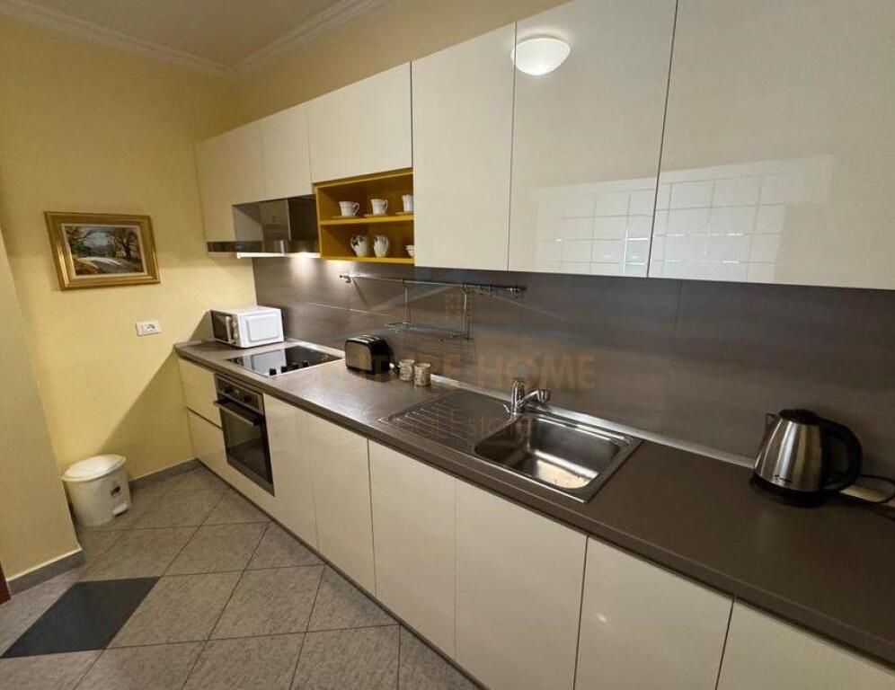 Shitet, Apartament 2+1+2+Post Parkimi, Blloku