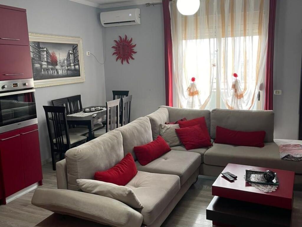 APARTAMENT 1+1 ME QIRA – PRANË HOTEL PALACE