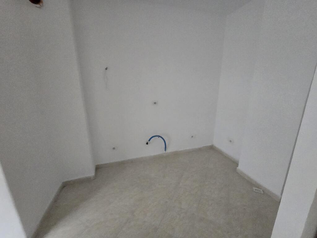 Shitet Apartament 2+1+2Blk ne Fresk