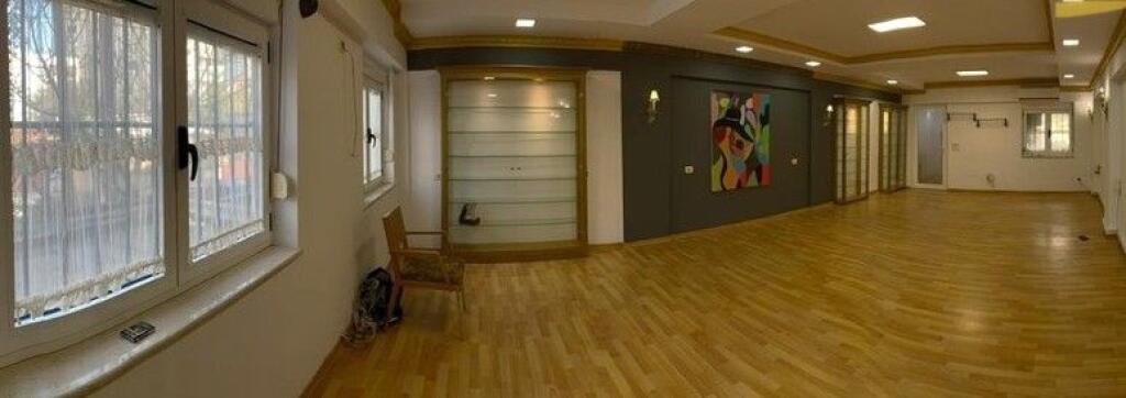 Qira Ambient Biznesi – Pranë Muzeut Kombëtar