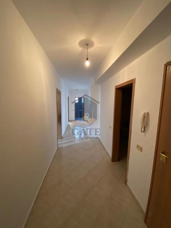 🏡 Shitet Apartament 2+1+2 në zonën e Markatës – Pallat i ri, kat i 9-të, me ashensor.