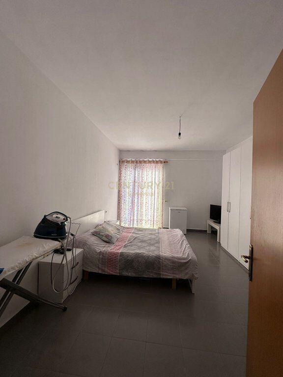 Apartament 2+1 Për Shitje në Yzberish, Tiranë
