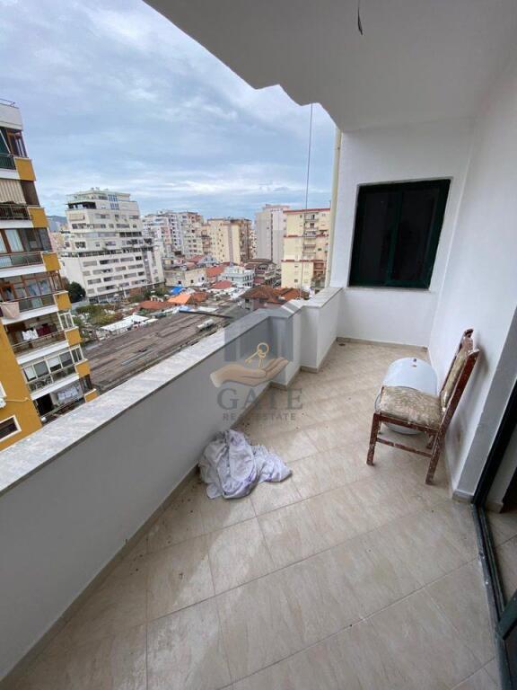 🏡 Shitet Apartament 2+1+2 në zonën e Markatës – Pallat i ri, kat i 9-të, me ashensor.