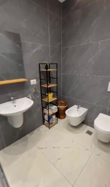 Apaertament 2+1+2 me qera, Univers City