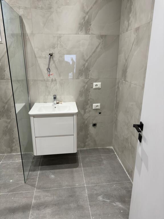 Shitet apartament 1+1 prane kompleksit Mangalem 21