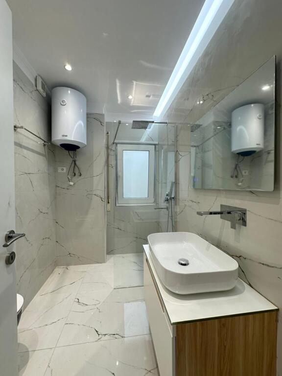 🏡 Apartament 2+1 me Ballkon – Me Qira