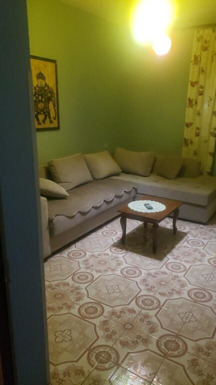 JEPET ME QIRA 2+1+1 LAPRAKE TE ALESIO 50.000 LEKE