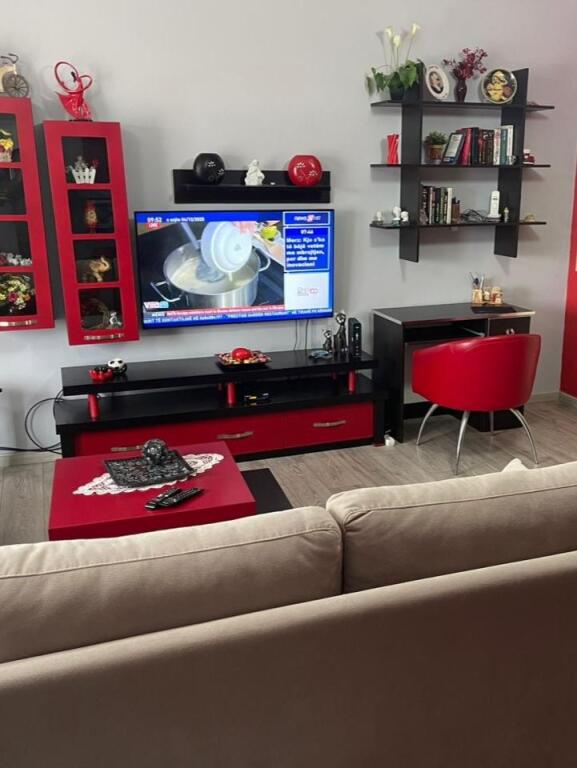 APARTAMENT 1+1 ME QIRA – PRANË HOTEL PALACE