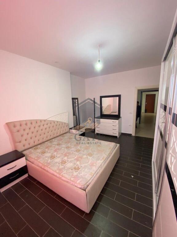 Apartament 1+1 me qira – Zona Stacioni i Trenit.