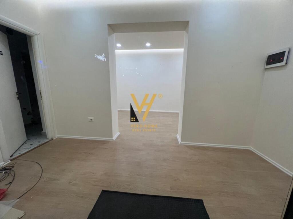 JEPET DYQAN 35 M2 ME QIRA TE KOMUNA E PARISIT 70.000 LEKE