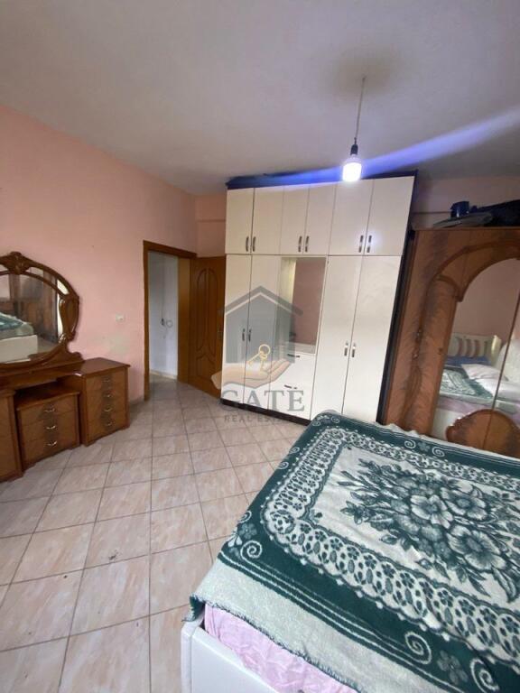 🏡 Jepet me qira apartament 1+1 në zonën e Zjarrfikëses – Kat i 1-rë i një vile 2-katëshe.