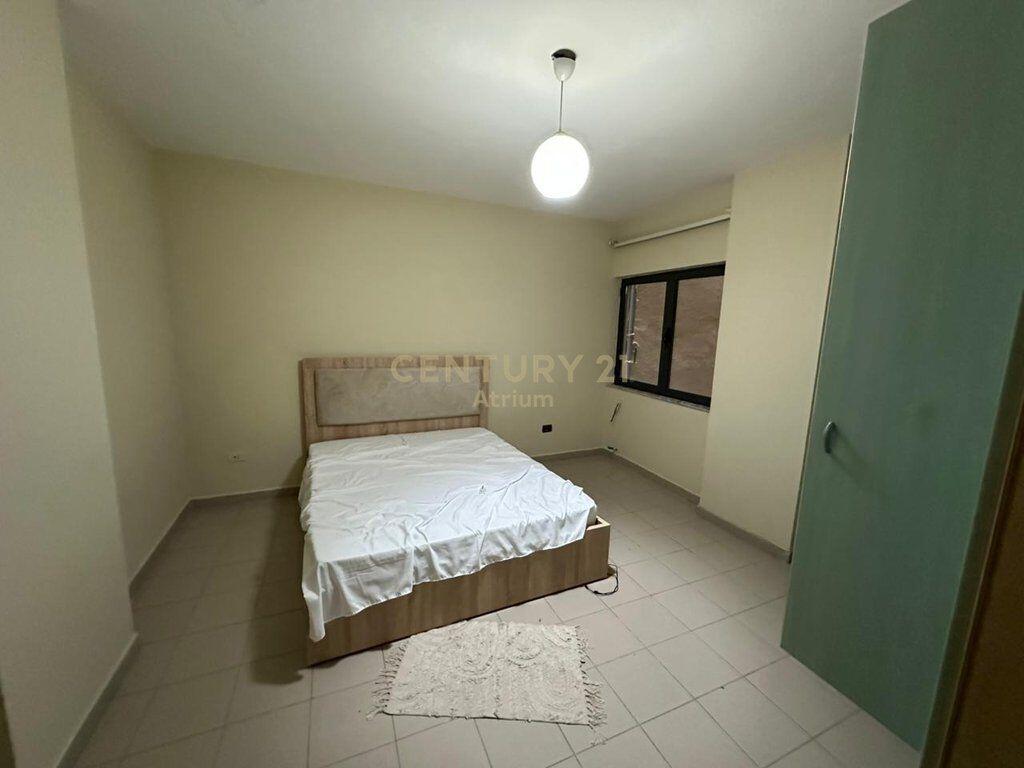 Jepet me qira ambient për zyrë 3+1+2 – Bulevardi “Zogu I”, Tiranë