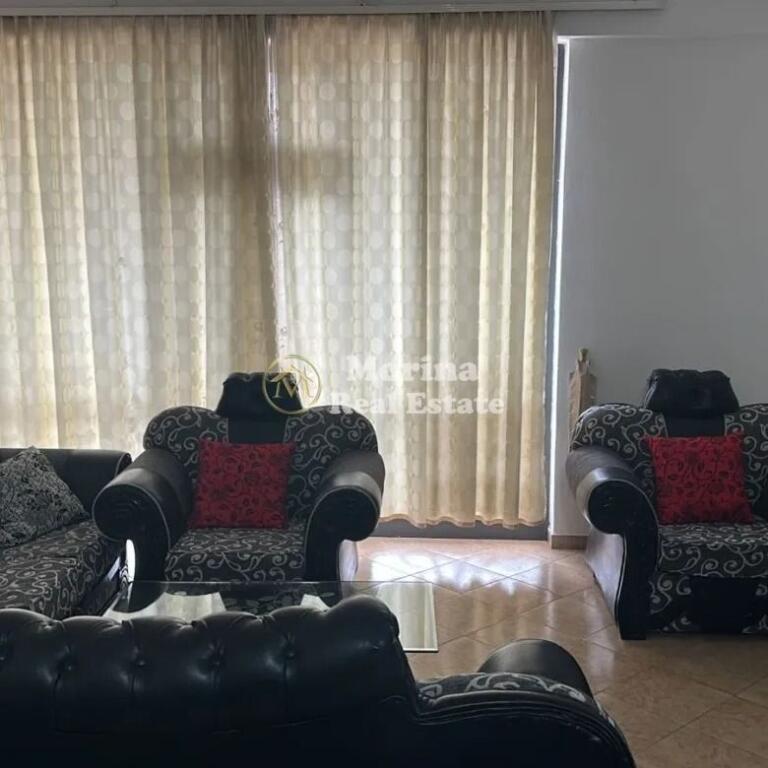 Qera , Apartament 2+1, Rruga 5 Maji, 350 Euro/muaj