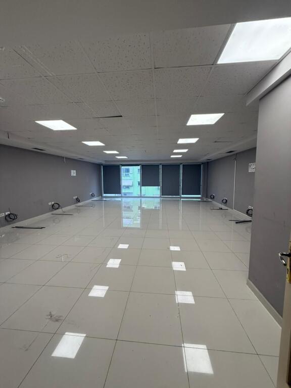 AMBIENT ZYRE 210M2 PER QERA NE BLLOK