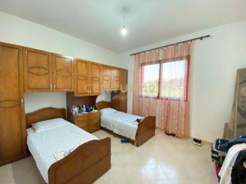 SHITET SHTEPI PRIVATE NE RRETH~SHIJAK!