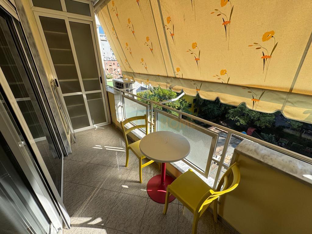 Shitet Apartament 2+1+2+Post Parkimi, Bllok