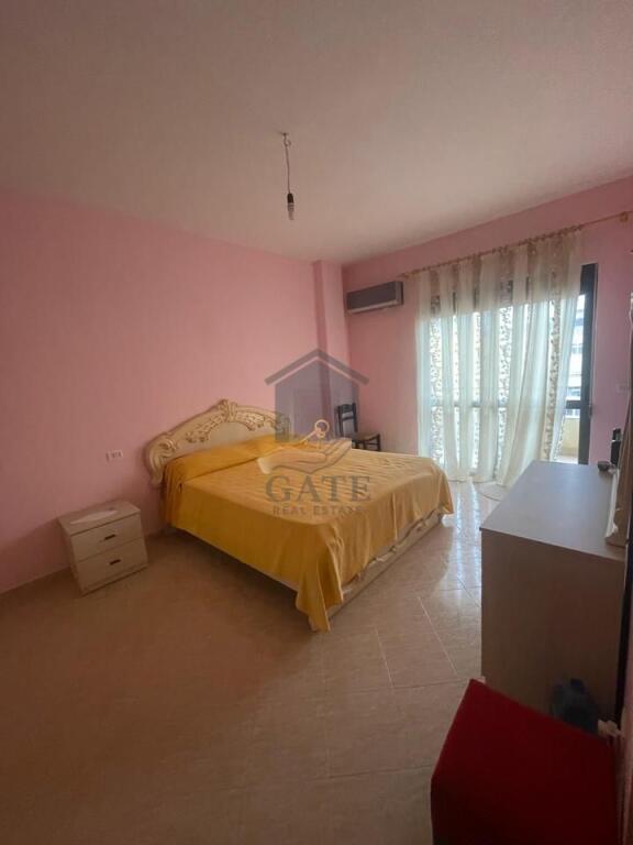 Jepet me qera Apartament 1+1 në katin e 7, me ashensor – Pranë Plazhit Iliria, Durrës.