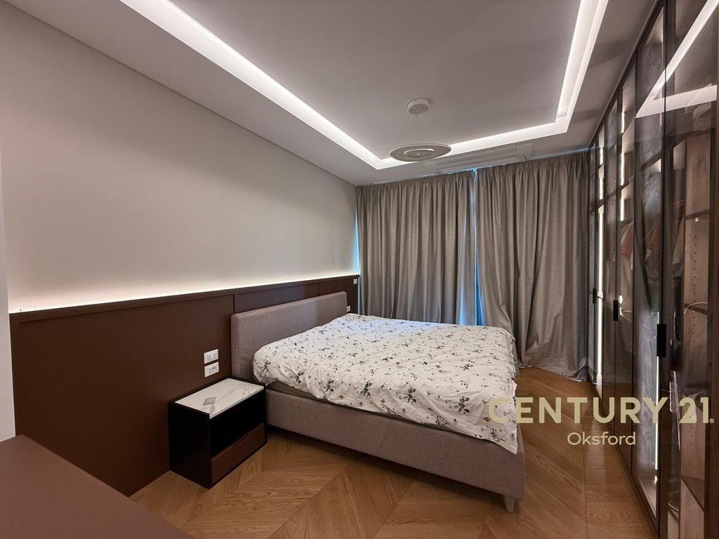 Shitet apartament luksoz në Rezidencën Lake View, Tiranë.