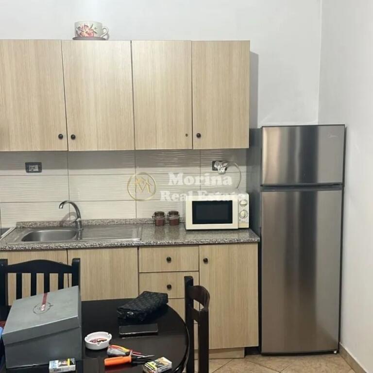 Qera , Apartament 2+1, Rruga 5 Maji, 350 Euro/muaj