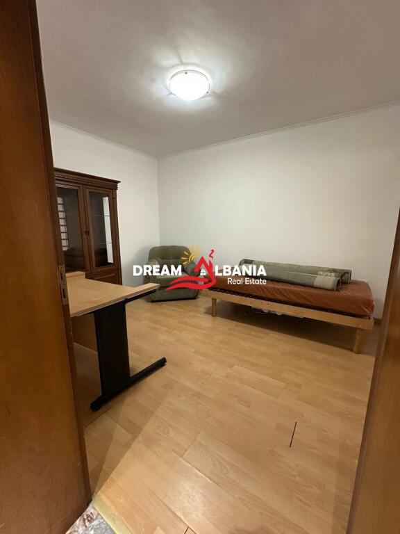 Zyre me qera prane Sheshit Wilson ne Tirane (ID 4261676 )