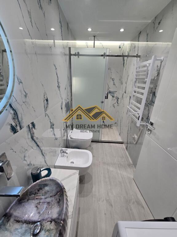 SHITET SUPER APARTAMENT 2+1 TEK SHKEMBI KAVAJES!