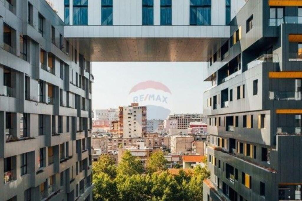 Apartament 1+1 me verandë për shitje në Square 21, Tiranë