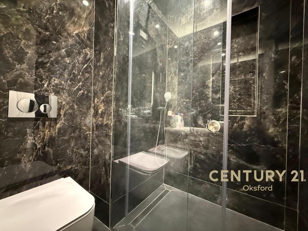 Shitet apartament luksoz në Rezidencën Lake View, Tiranë.