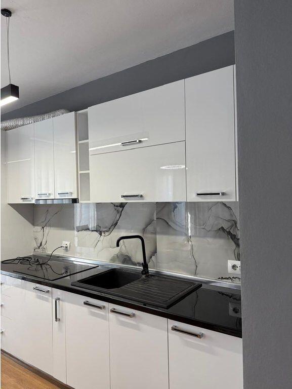 BULEVARDI I RI, APARTAMENT 2+1 PER QERA. 750 € /Muaj Sip. Totale  82m2