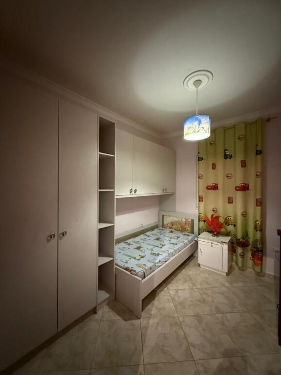 Jepet me qera apartament 2+1 prane Bulevardit te ri
