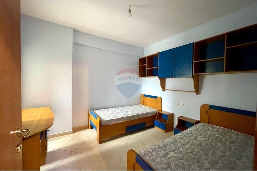 Apartment 2+1 at Komuna e Parisit