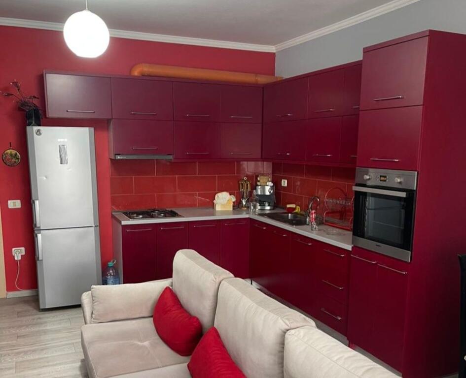 APARTAMENT 1+1 ME QIRA – PRANË HOTEL PALACE