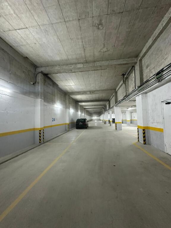 Vendesi in vendita un pacchetto di 38 posti auto + rampa completa