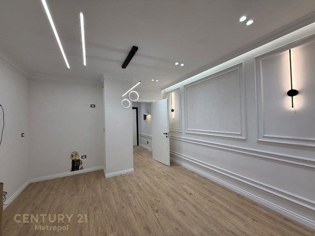 SHES APARTAMENT 1+1 ME VERANDE-KOMPLEKSI FRATARI!