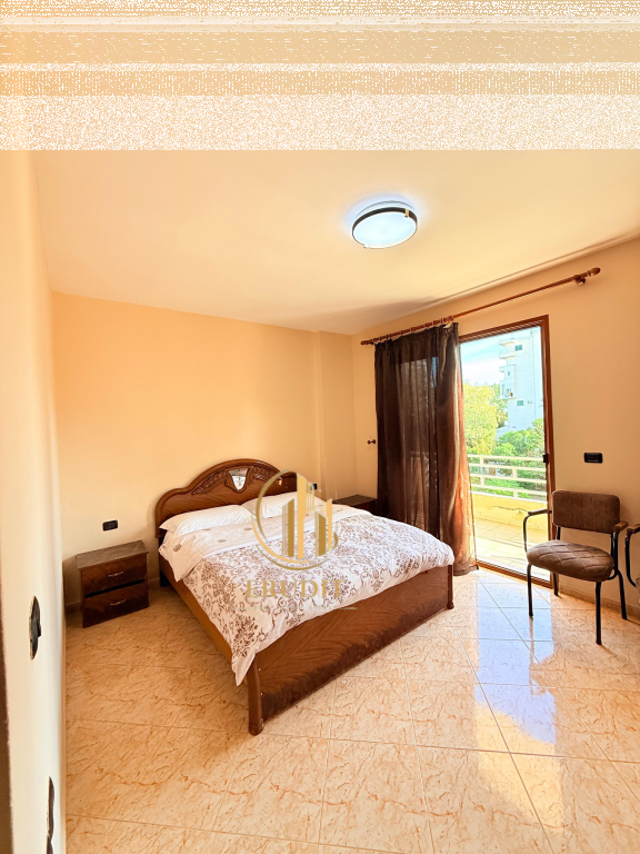 Jepet me Qira  Apartament 3+1+2 pranë Bulevardit Kryesor, Vlorë