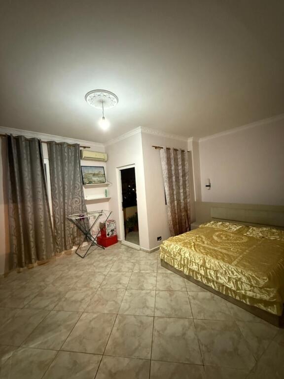 Jepet me qera apartament 2+1 prane Bulevardit te ri