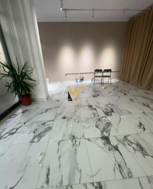 JEPET ZYRE 50 M2 ME QERA TE UNAZA E RE 40.000 LEKE