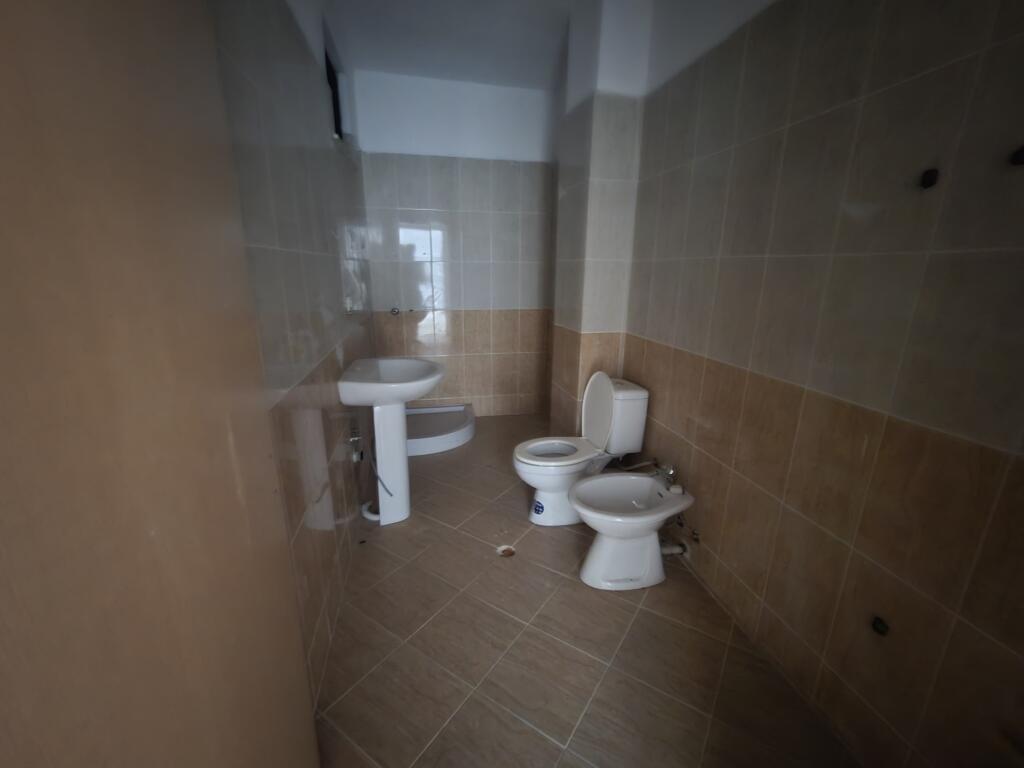 Shitet Apartament 1+1 Me Ballkon ne Fresk