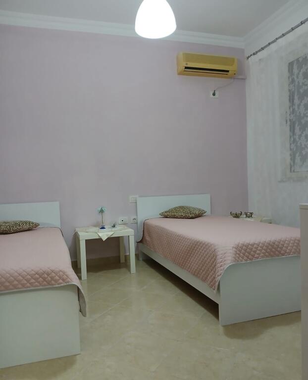 🏢Nella zona di Fresku, vicino alla Pasticceria Melisa, si affitta un appartamento arredato 2+1. 520 Euro   