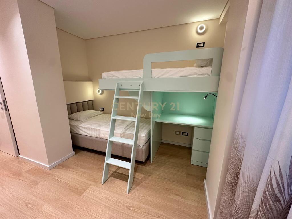 JEPET APARTAMENT ME QIRA 2+1+2 ME PAMJE DETI NE CURRILA!