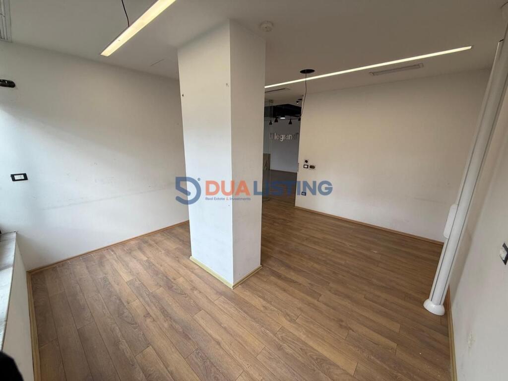 Jepet me qira ambient biznesi 85 m² ,Rruga e Elbasanit, pranë Mullirit!