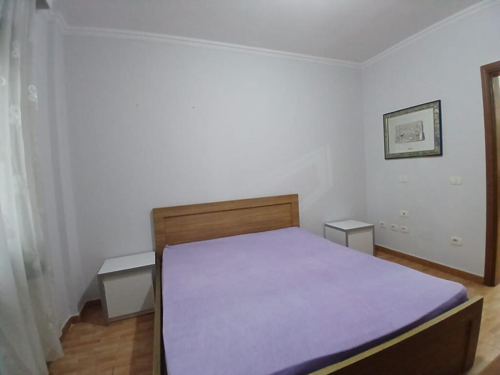 JEPET ME QIRA 2+1+1  Rruga e Kavajes 65.000 LEKE