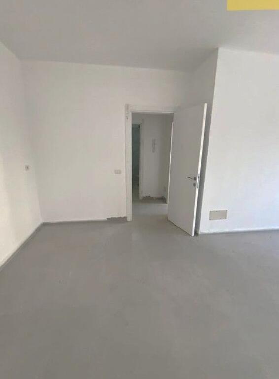 Shitet, Apartament 1+1 – Rruga Qemal Stafa, Pazari i Ri
