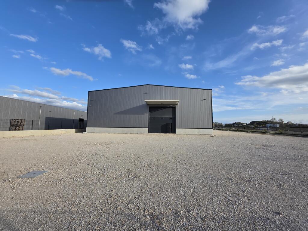 𝐆𝐈𝐕𝐄𝐍 𝐅𝐎𝐑 𝐑𝐄𝐍𝐓 𝐍𝐄𝐖 𝐖𝐀𝐑𝐄𝐇𝐎𝐔𝐒𝐄 – 𝐋𝐀𝐊𝐍𝐀𝐒, 𝐍𝐄𝐖 𝐒𝐓𝐑𝐄𝐄𝐓