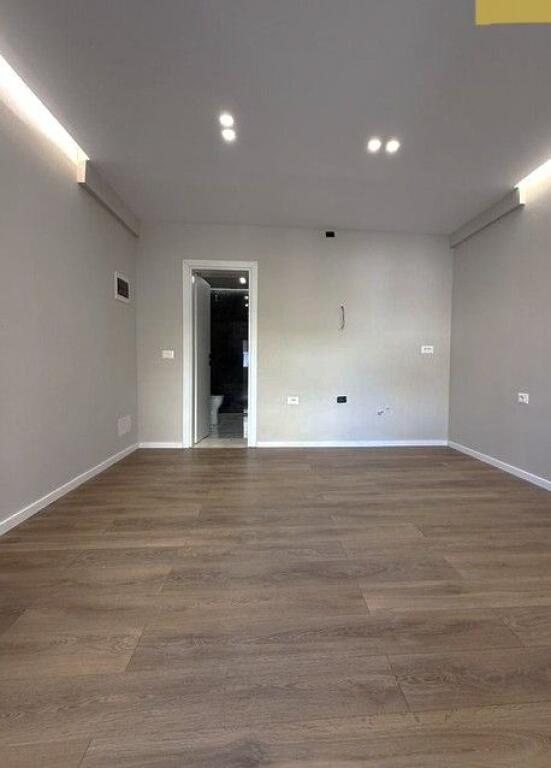 Shitet Garsionere – Pranë Ambasadës Amerikane