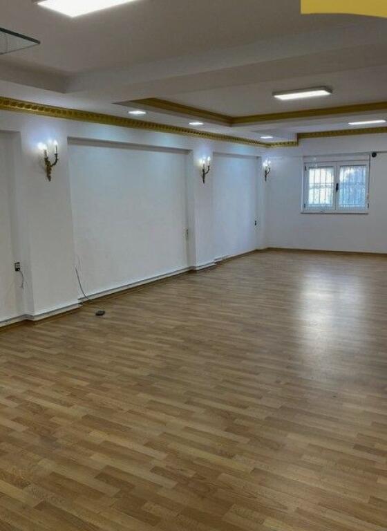 Qira Ambient Biznesi – Pranë Muzeut Kombëtar