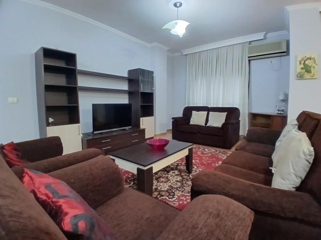 Jepet Me Qera Apartament 2+1+1 Ballkon