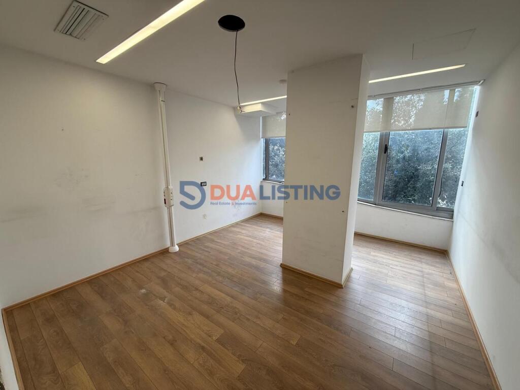 Jepet me qira ambient biznesi 85 m² ,Rruga e Elbasanit, pranë Mullirit!