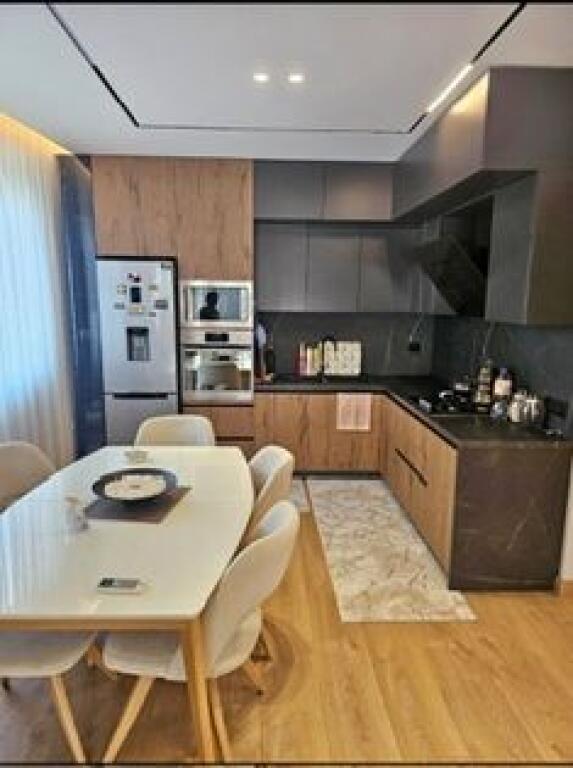 Apartment lluksoz ne Astir 2+1 me qera